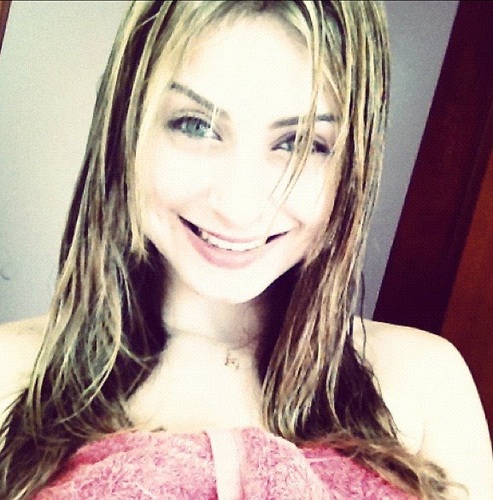 Eu gosto de gente bem humorada, de abraço apertado. Gente de coração. Gente que faz amigos pela amizade e ama só pelo amor.