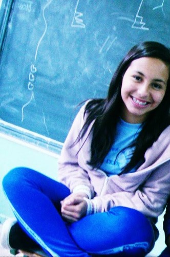 a menina irresponsável , insuportável ,complicada e retardada -'-