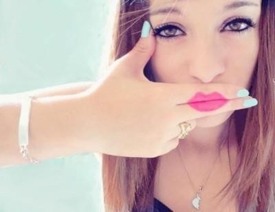 O beijo mas gostoso é aquele que foi trocado mil vezes com os olhos antes de chegar a boca.