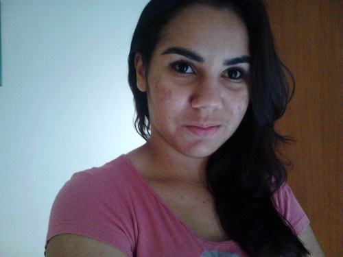 Nunca feche os olhos para o mundo, pois há pessoas que precisam do seu olhar.
