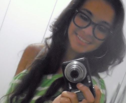 Boom., Curto Rock.. Espote Favorito Voley.. Vocalista na minha Banda Radioatividade.. Sou paulista ;D.. E amo Física e Química.. Paixão' O.o