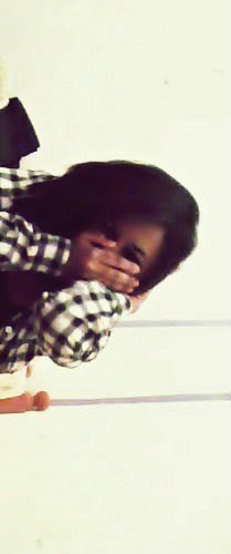 Uma garota divertida, chata,metida, apaixonada! que sabe escolher bem suas amizades*--*  Que adora muito coomer chocolatee ;3