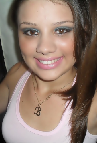 Capricorniana,14 anos 01/01,Ciumenta,α meninα do sorriso sincero, dα risαdα esquisitαα; dos sonhos impossiveis; dα esperαnçα interminavel do coraçao enorme.