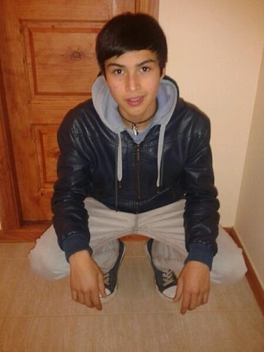 hola *-* me llamo luciano, tengo 15 años , nací en Valdivia, Chile y este año cumplo 16 =)