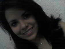 uma pessoa que ama seus familiares e amigos , e acima de tudo Deus ♥