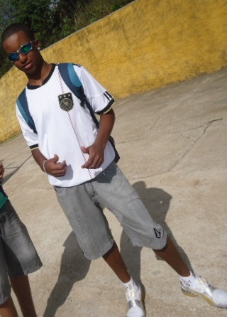 se é pra soma vem com nos mais vem sem medo se vacila nos tira fogo de pedra de gelo, se for pra minha mãe chora q chore a mãe dele primeiro  ♪