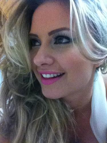 Fã Clube dedicado a linda da @mikellymedeiros. Te amo muitoo Mi. Uma pessoa maravilhosa!! (L)