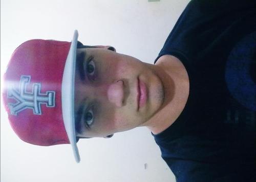 (17anos) Menino bonito estrovertio e carinhoso o resto descubra! Hehé