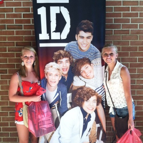 trevorlynn1D's profile picture. saw 1D in concert 6/27/12 (: but yeah i just love one direction and food. follow me xx