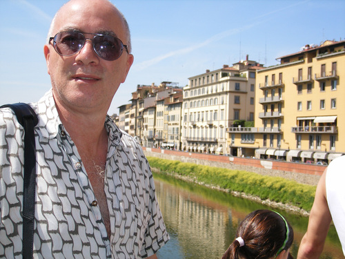 Global traveler, father of twins, golf form expert, gambler, agnostic, philatelist, Kiwi, MBA, Liverpoolfc