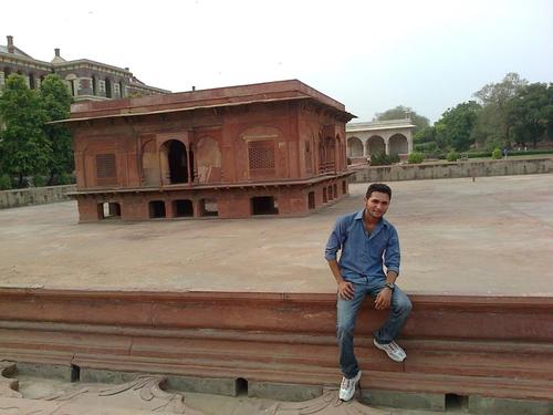 i'm very friendly and fun loving person i just love too watch movies, treveling with friends... i just do any thing for my friends...i just love my friends...