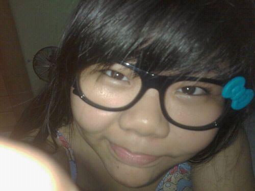 Claris_Teo's profile picture. A smile per day forms a happy parade :) (taken from someone)