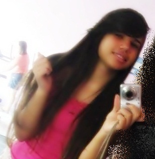 ' no momento solteira , gsto de curtir , sou obrigada a estudar affz , ódeio falsidade embora esteja rodea dela /amoo @yngridstephane & @juliathamara_s2'