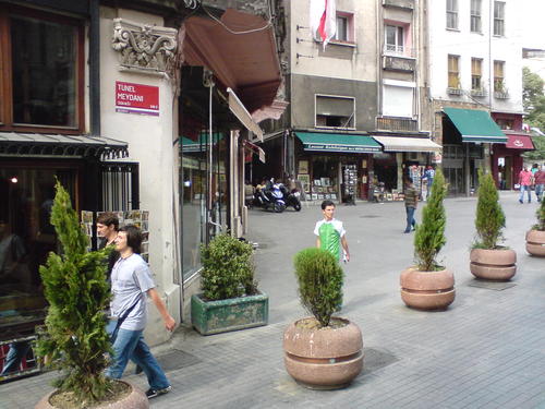 indiestanbul's profile picture. Indiestanbul is the first and the on­ly mu­sic doc­u­men­tary about in­die mu­sic in Is­tan­bul.