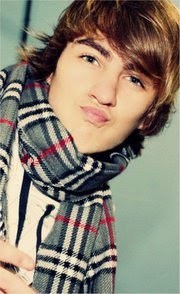 irmão @vitorpaty cunhada @patyvitor2 ;] namorada te amo @vitria13830857 !!