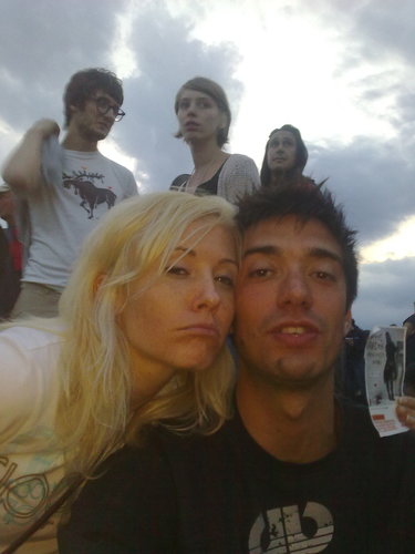 nasco nell acqua e muoio nel vino...e grazie al cielo ho il pollice opponobile..nella foto io sono quello nn biondo e nn femmina..