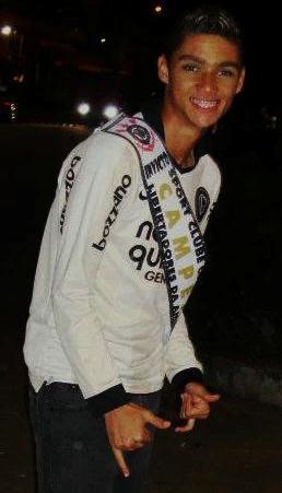 Jogador de Futebol,(Meia Esquerda),Atualmente No Corinthians,Feliz De Mais..Com Deus Na Minha Vida e a Minha Familia e Meus Amigos Sempre Do Meu Lado..