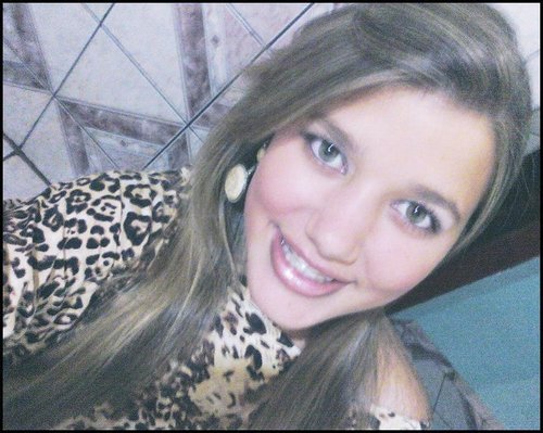 As vezes o sorriso que trago no rosto nein sempre é a vida que eu levo ...