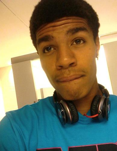 uhhh ... NO bio just click that FOLLOW button & make it BLUE  .. & i will make yours blue ( :