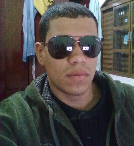 Sobre mim: pense o q quiser.
“Por dentro uma personalidade minha
        Por fora um conceito seu!!!..