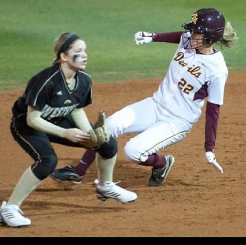 SOFTBALLShiet's profile picture. A girl who loves softball⚾ follow me(: