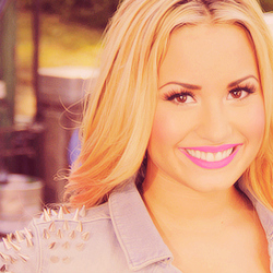 Cobertura de todos os shows da nova turnê da Demi, a Summer Tour e outras aparições e eventos.