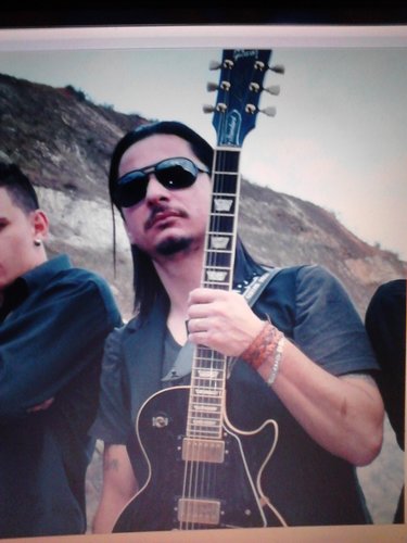 Guitarrista da banda Adullon...Seguidor de Jesus!!! Sigam-no também!!! http://t.co/MObW81KTVc