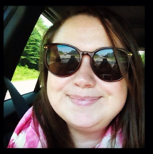 thekneeofthebee's profile picture. political junkie & pop culture connoisseur with a heart of gold.