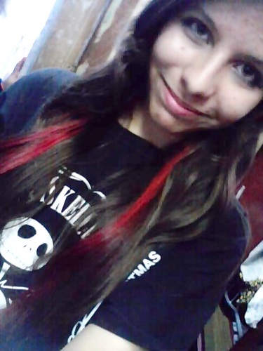 Beɑtriz, 13, ɑquɑriɑnɑ., lovɑtic, chocólatra, feliz. VLOG : @LeBesteiras .