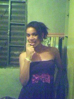 eu amo sair com minhas amigas,sou uma pesssoa muito alegre,extrovertida,sincera carinhosa e amo minha familia!!!!!