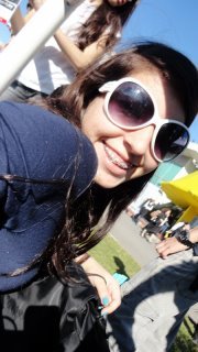 Sigam-me : Sou aquela garota que é super alegre, até nas horas mais triste; Extrovertida; brincalhona e muito mais. Só quem conhece sabe quem REALMENTE sou!