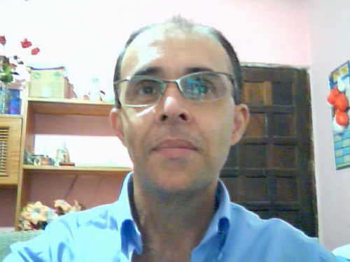 Uma pessoa simples em busca do bem estar espiritual.