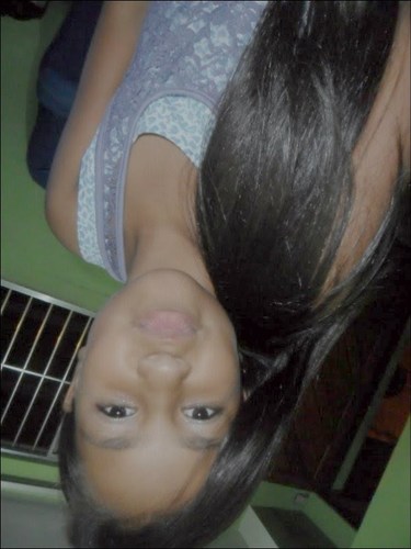 Sou linda,inteligente,gosto muito dos meu pais da familia  e explorar o mundo