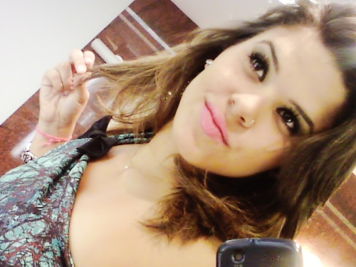 - A estudante de Ed.física mais feliz do mundo :D ' Completamente apaixonada por DEUS s2