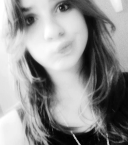 Eu que vivo com α cαbeçα nα luα, com músicα no ouvido e corαção nα bocα :) 
Feliz do meu jeito, nao gosta? Foda-se ;D