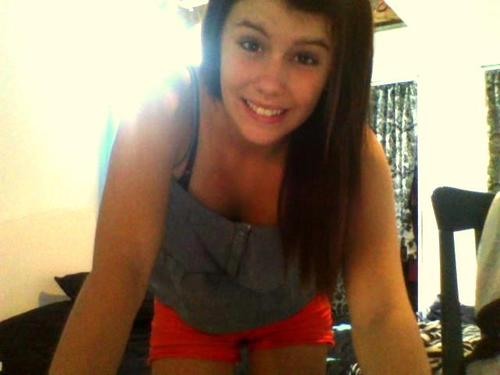 KariiiQuirion's profile picture. A force de s'nourrir d'espoir, on fini par mourir de faim ..