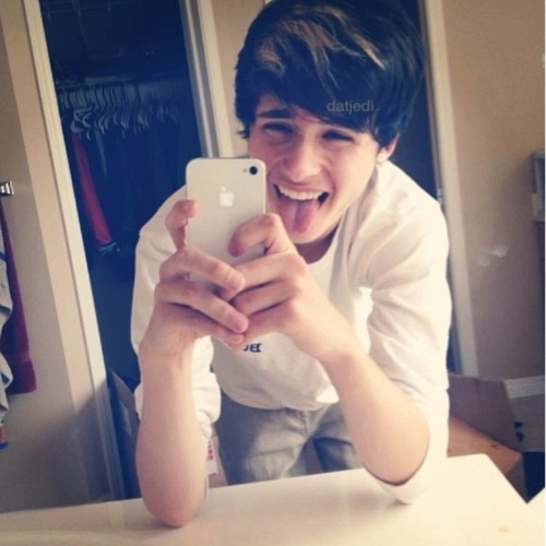 fakestguy's profile picture. Hate life.   

ROLEPLAY ACCOUNT TWITTER.