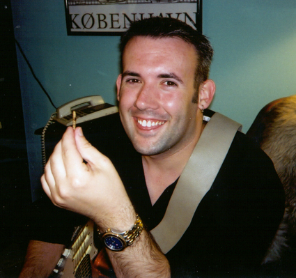 Shockspeare's profile picture. I own a little bakery. I'm a writer. I practice Shotokan Karate. I surf, snowboard, and bike. I live!😀