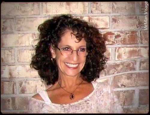 julia329's profile picture. 