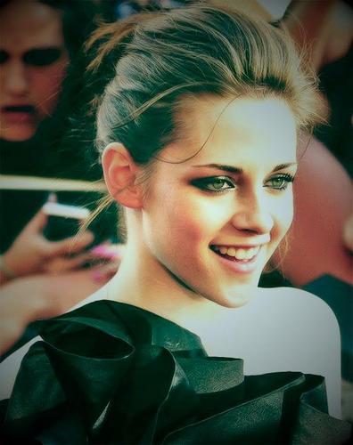 FcTVDtwilight's profile picture. Married @iansomerhealder girlfriend of robert pattinson lover @paulwesley having affairs with each @ninadobrev and kristen stewart since:09/07/2012