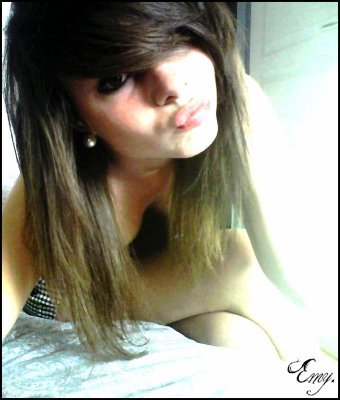 Coucou tout le monde moi c'est Emy j'ai 18 ans.
