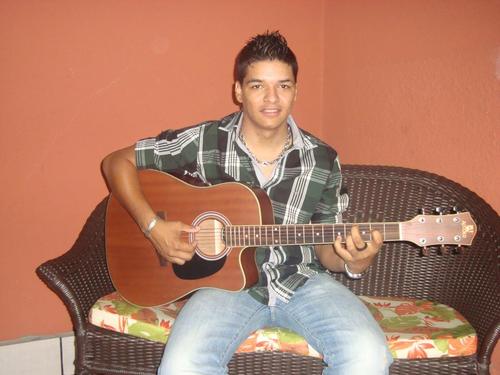 Sou Maykon Lima cantor sertanejo... 
contato; Rodrigo 62-9416-4627