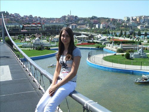 bir istanbul aşığı :))
dmlere bakmıyorummm...