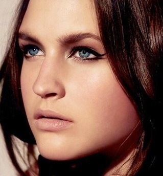 I work as a model with the agency Panache Management.