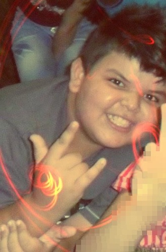 Lucas Emanuel Lopes de sousa peres , Escorpiano , ohos castanhos escuros , flamenguista segue aê , sigo de volta ;D