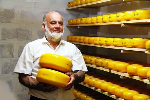 Nestled on the shores of the Bay of Fundy, That Dutchman's Cheese Farm is home to Canada's finest artisan cheeses.