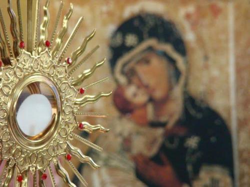 Através da intercessão que se torna um humilde diálogo de amor. Ministério de Intercessão @Shalom_sc