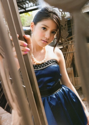 Multitalented girl from LesPros Kawashima Umika desu! Actrees and also member of 9nine♥ Really love my Horikoshi friends and the piano!! Yoroshiku ne ^^