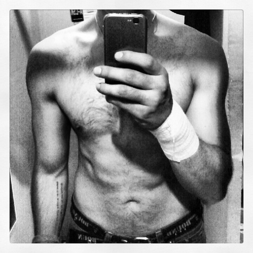 Actor, Modelo e instructor de fitness.
