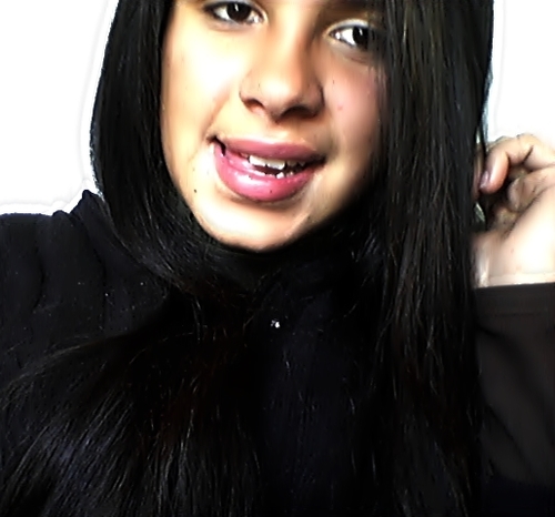 Sou ciumenta,boba,insegura,romântica,chorona,mandona,orgulhosa,irônica,sonhadora,exagerada e dramatica. Gostou ? Follow-me *O*